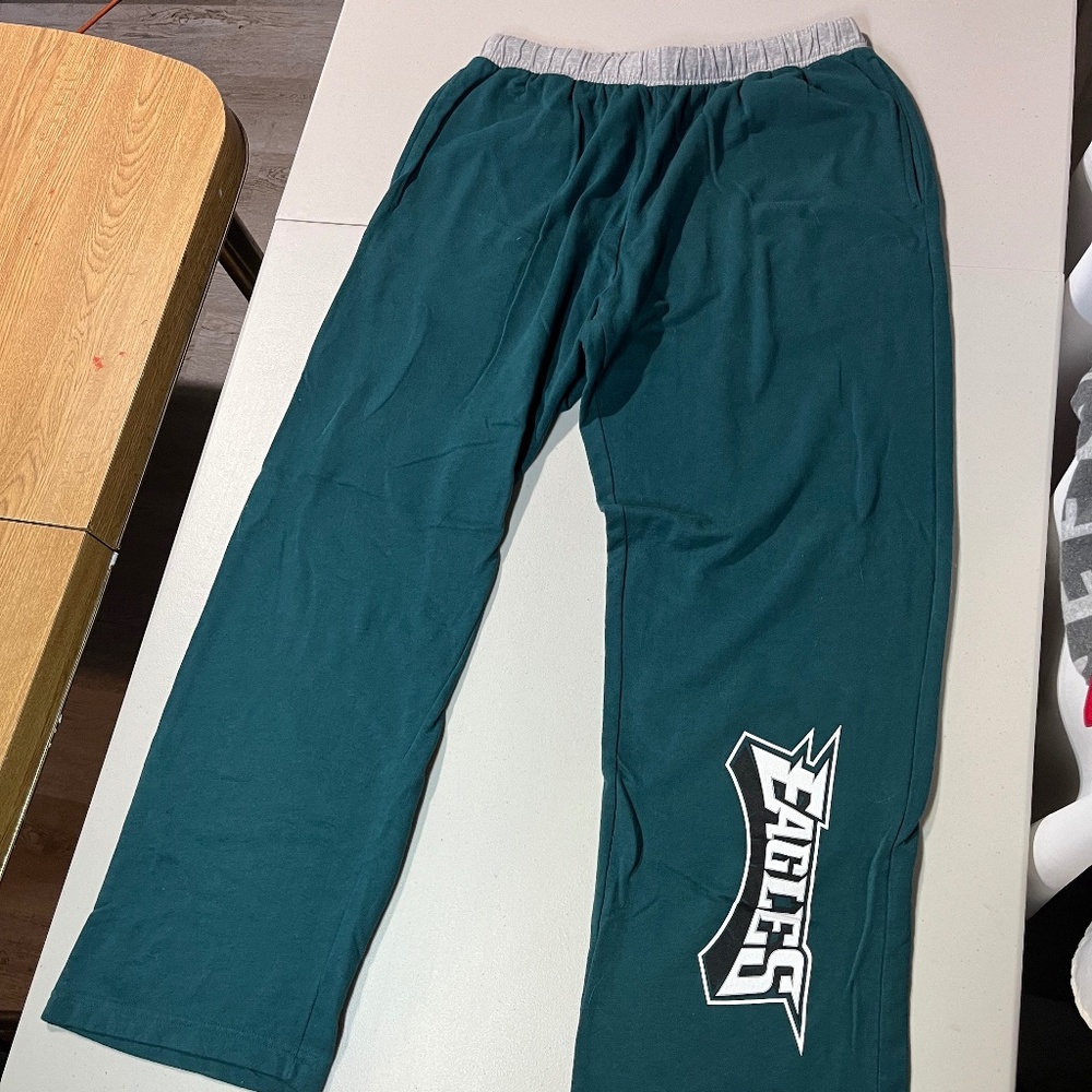 Philadelphia Eagles sweatpants, men’s size L, Brand Majestic, Green and Gray